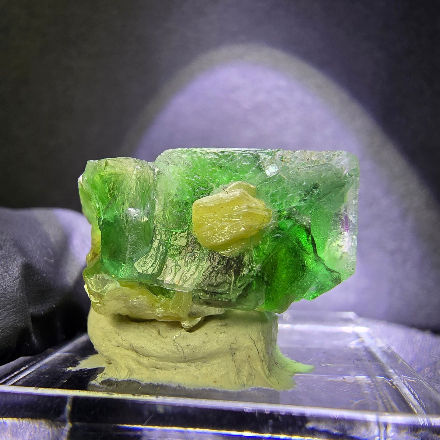 TOP Phantom Fluorit mit Muskovit grün 20*17*12mm Erongo, Namibia Sammlung