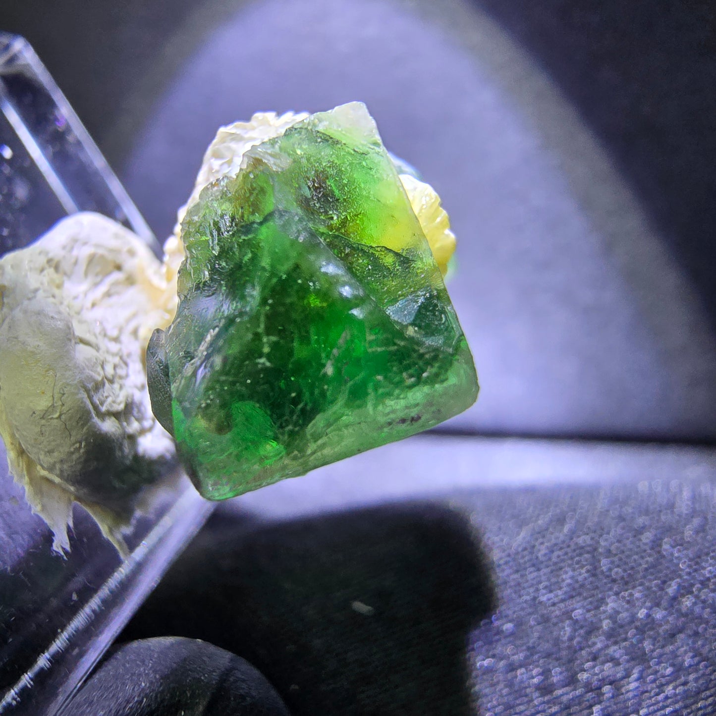 TOP Phantom Fluorit mit Muskovit grün 20*17*12mm Erongo, Namibia Sammlung