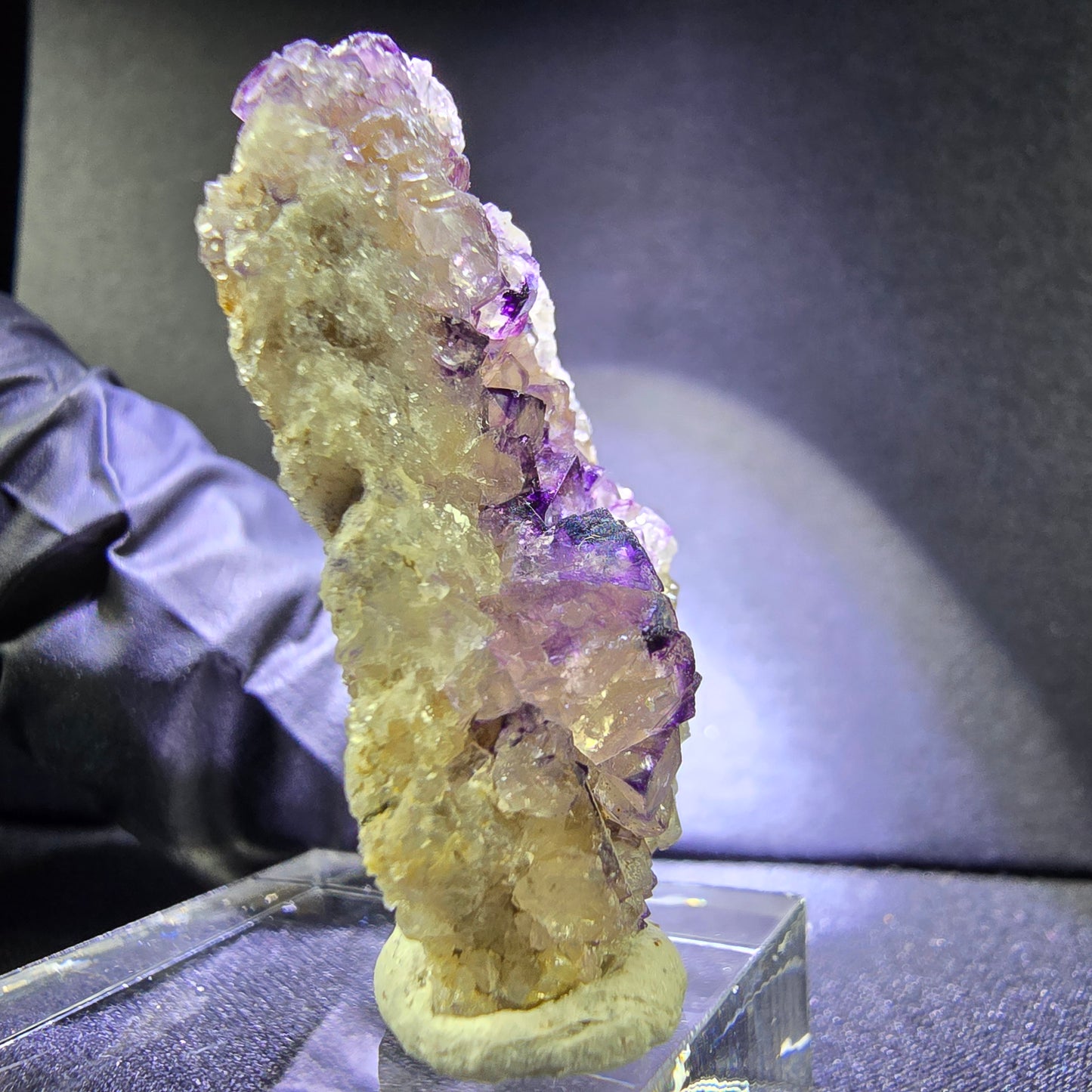 Klare zonare Fluorit Würfel Stufe lila weiß 36*17*10mm Okorusu, Namibia Sammlung