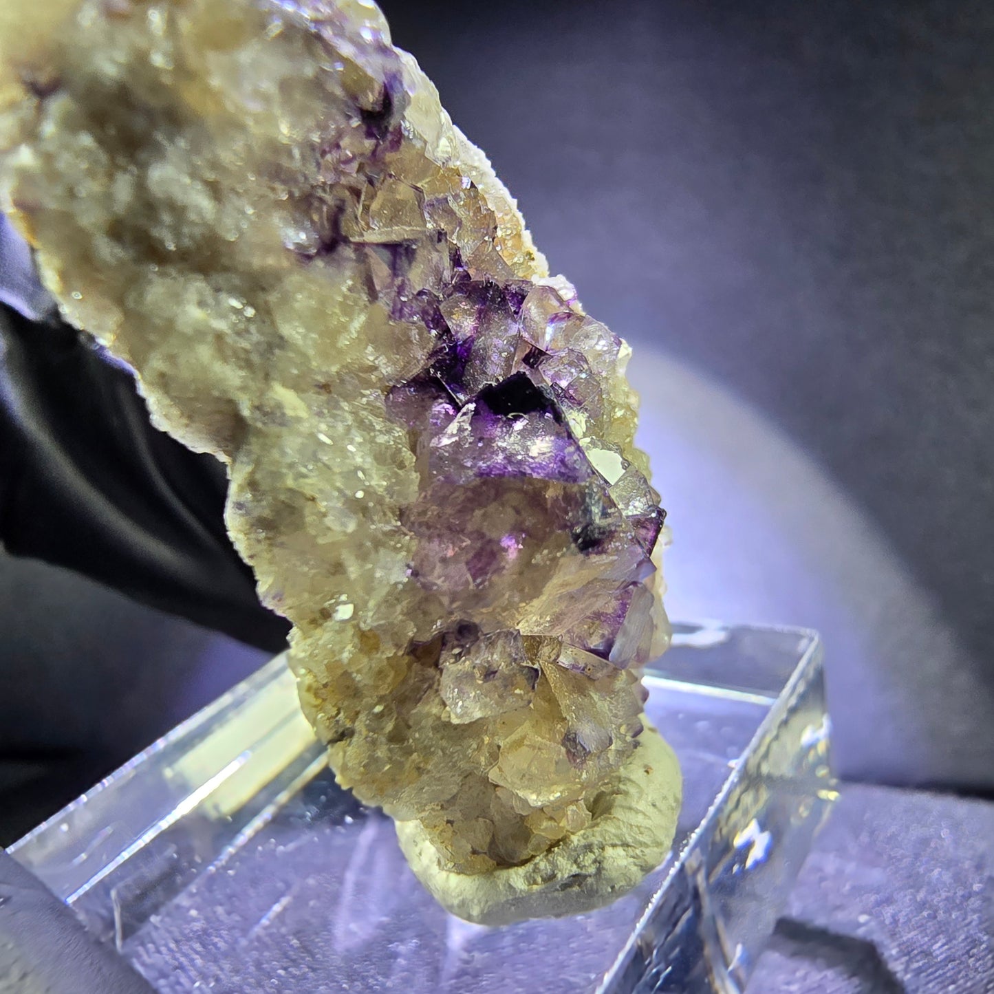 Klare zonare Fluorit Würfel Stufe lila weiß 36*17*10mm Okorusu, Namibia Sammlung