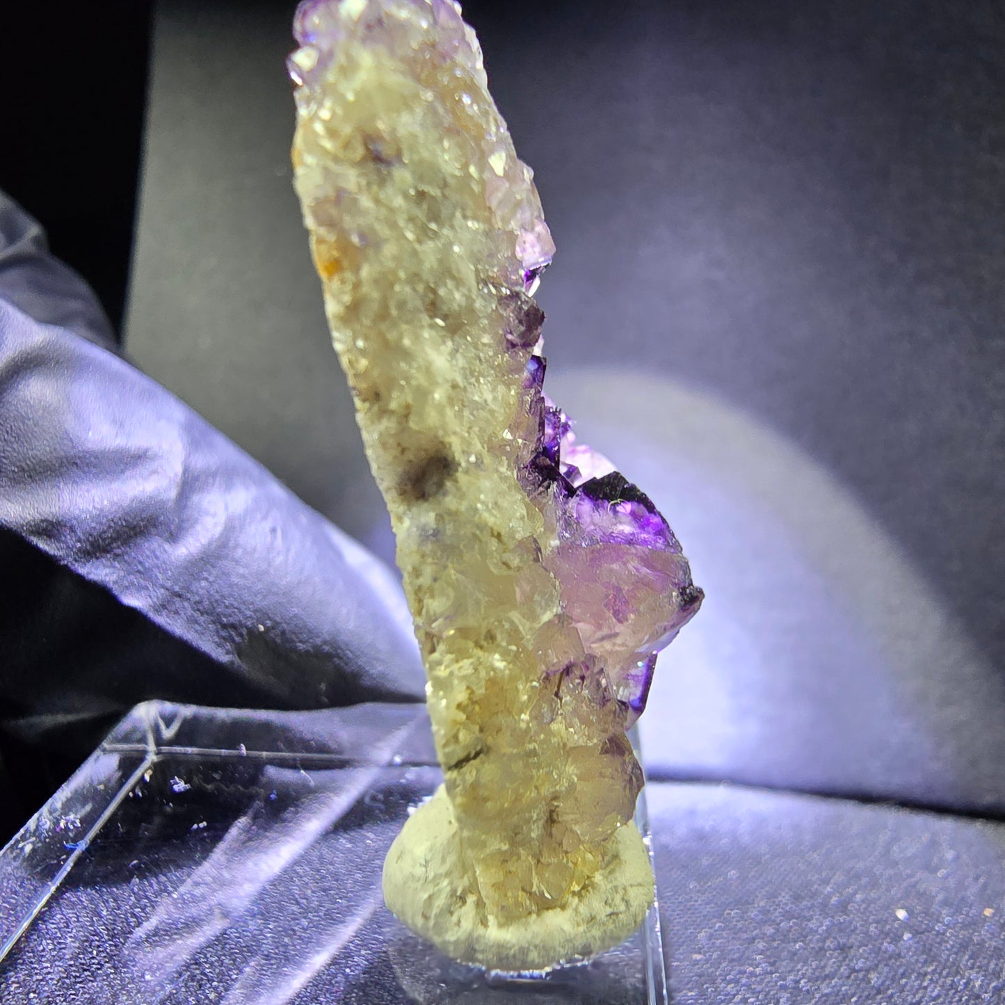 Klare zonare Fluorit Würfel Stufe lila weiß 36*17*10mm Okorusu, Namibia Sammlung