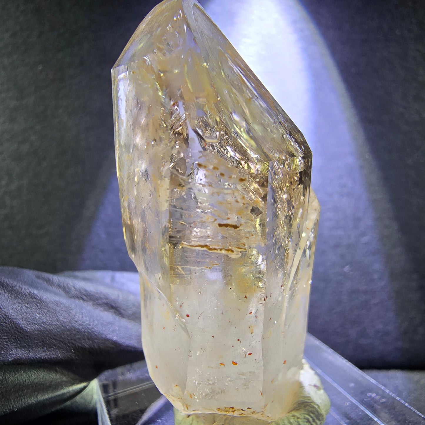 Klarer Phantom Zepter Rauchquarz Spitze 41*22*15mm Goboboseb Namibia Sammlung