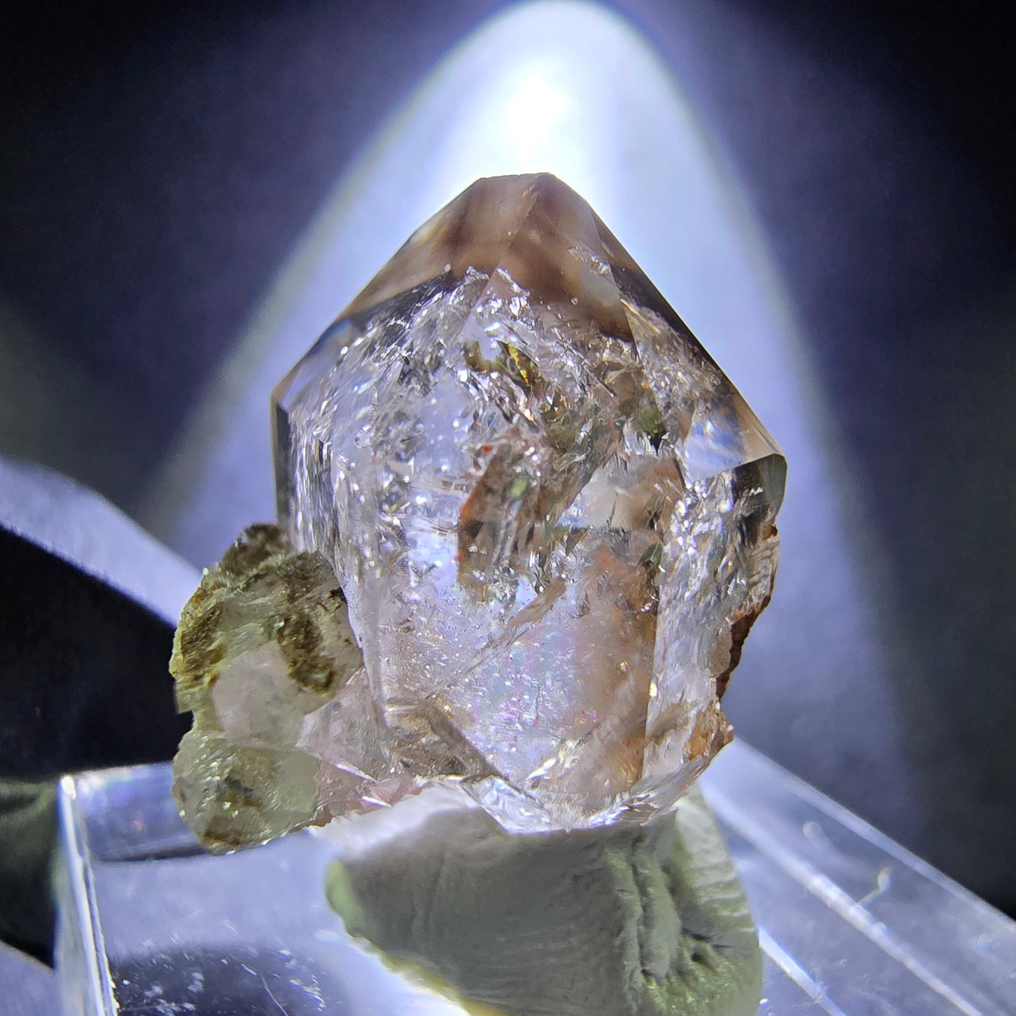 Klare Phantom Rauchquarz mit Einschlüssen Spitze 22*17*14mm Goboboseb Namibia