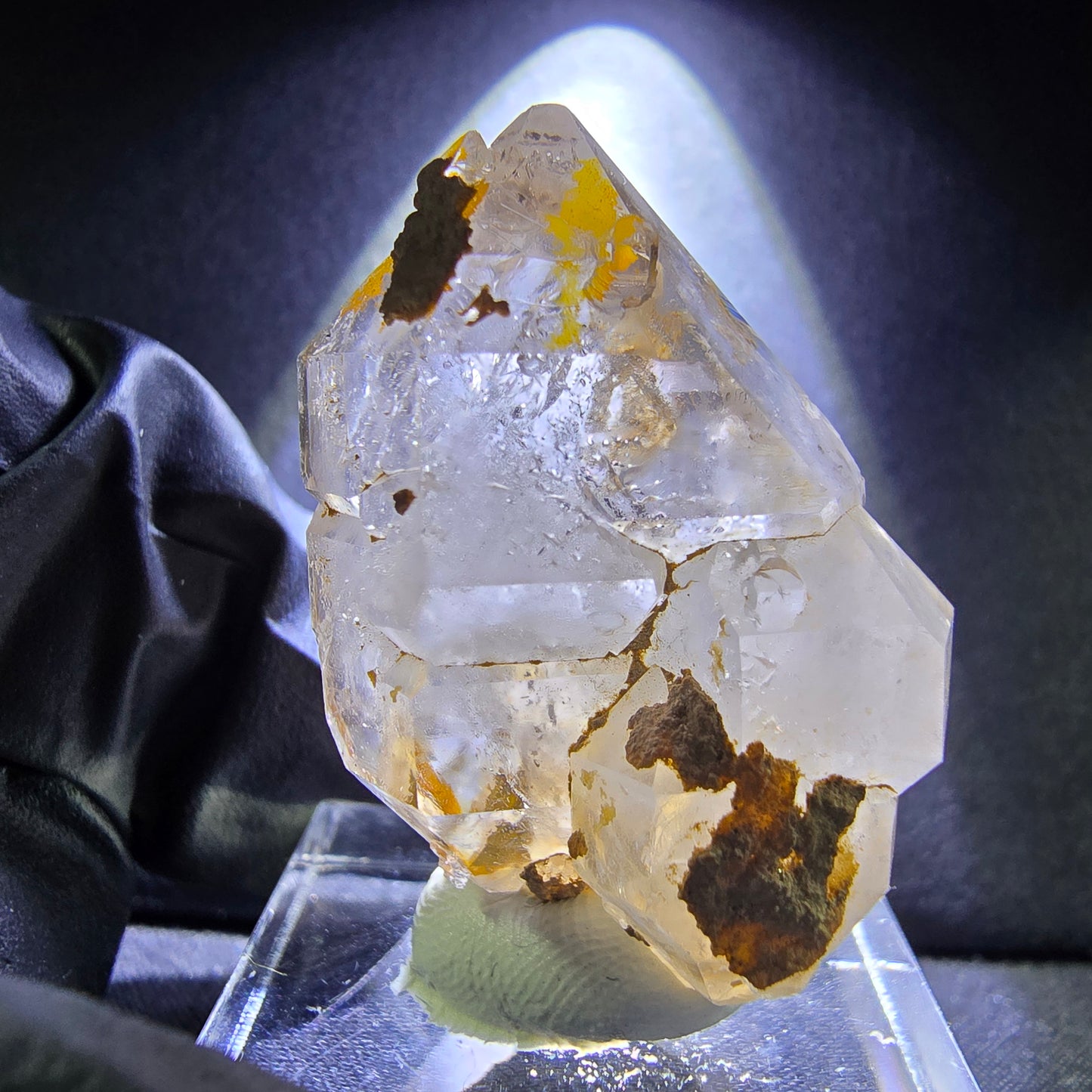 Quartz fumé fantôme clair Sceptre à double extrémité étape 34*24*17mm Goboboseb Namibie