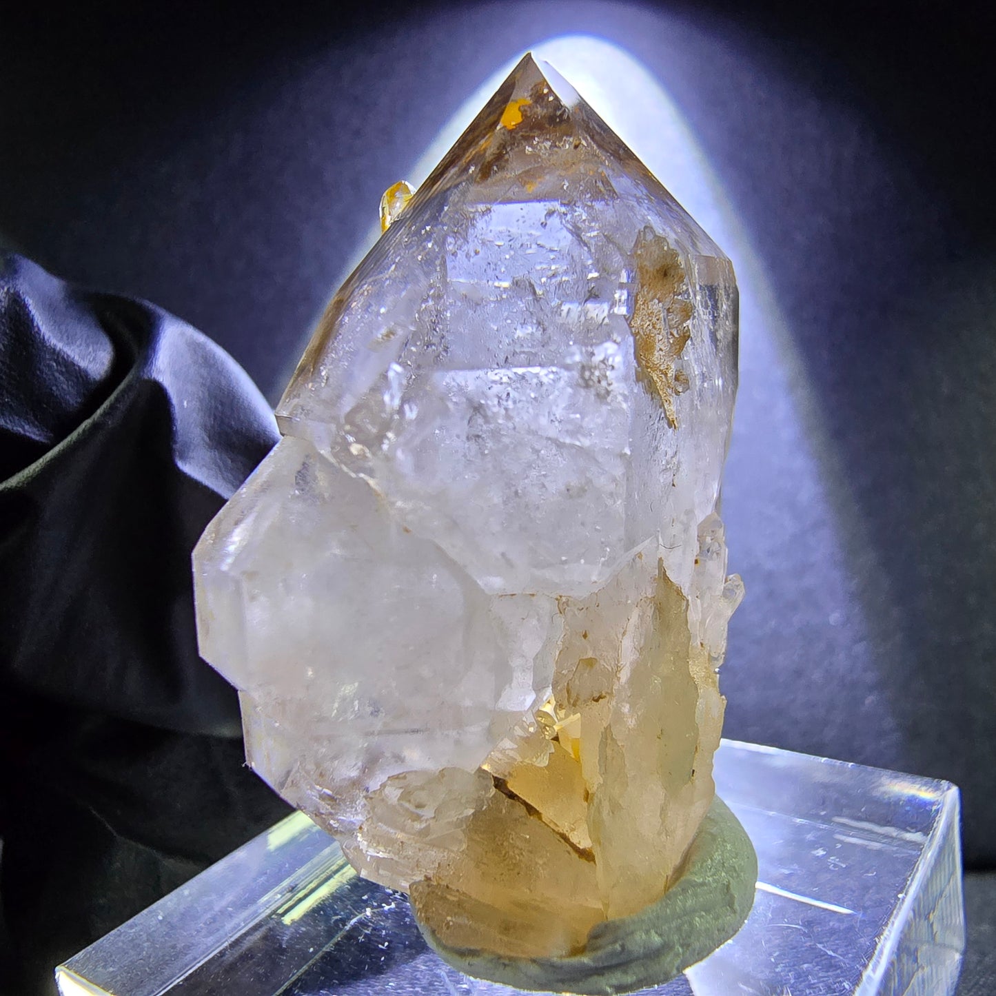 Quartz fumé fantôme clair Sceptre à double extrémité étape 34*24*17mm Goboboseb Namibie