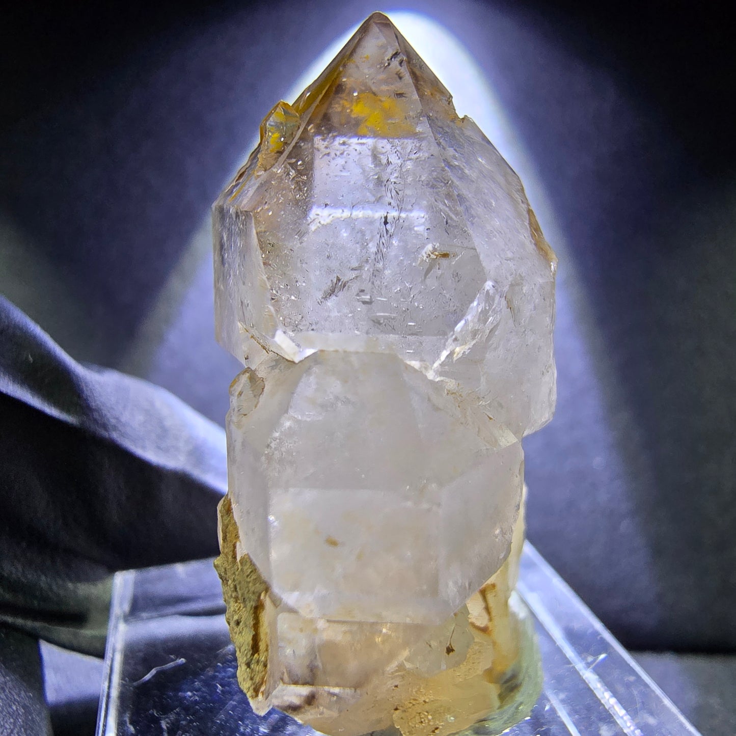 Quartz fumé fantôme clair Sceptre à double extrémité étape 34*24*17mm Goboboseb Namibie