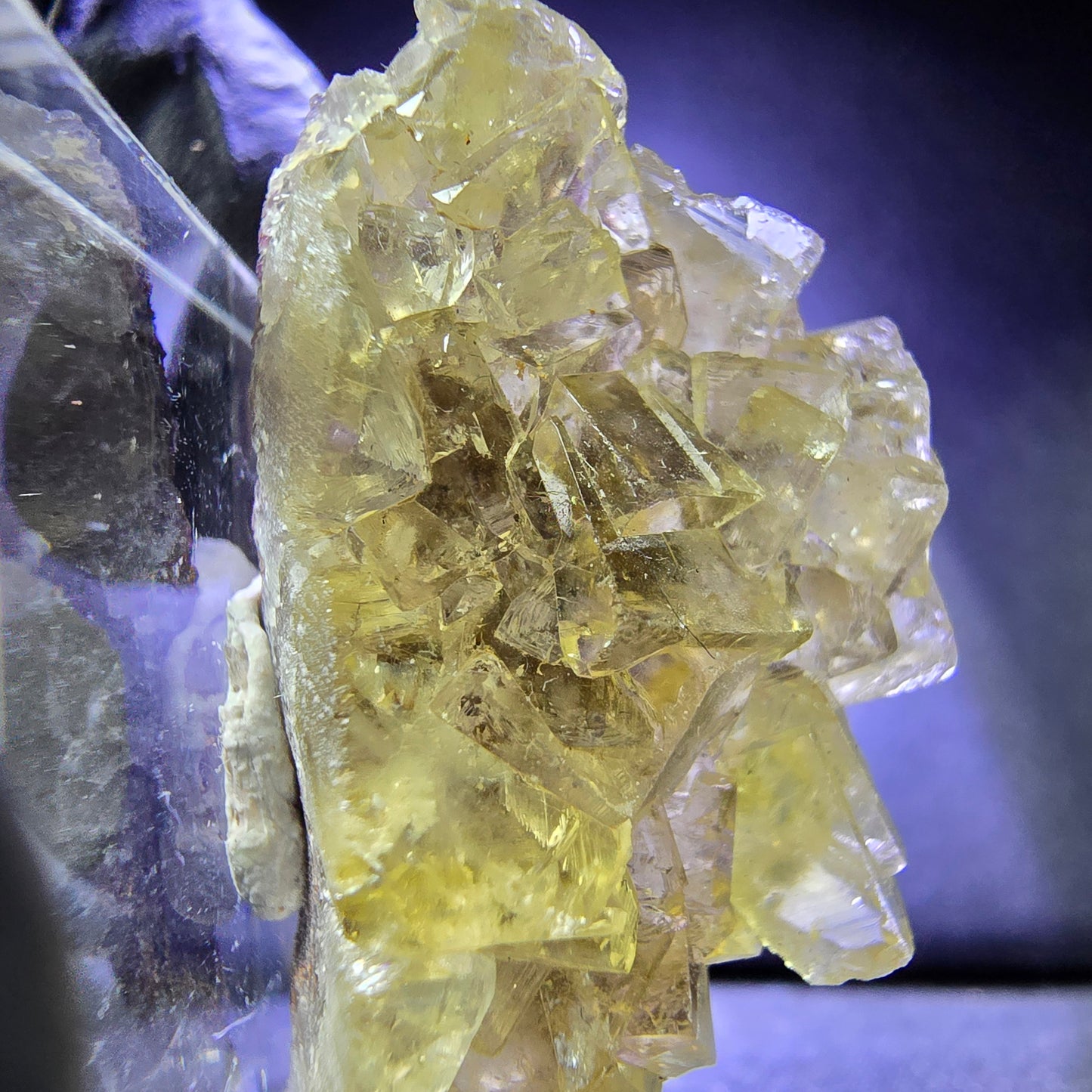 Sehr klare Fluorit Würfel Stufe gelb 37*19*10mm Okorusu, Namibia Sammlung