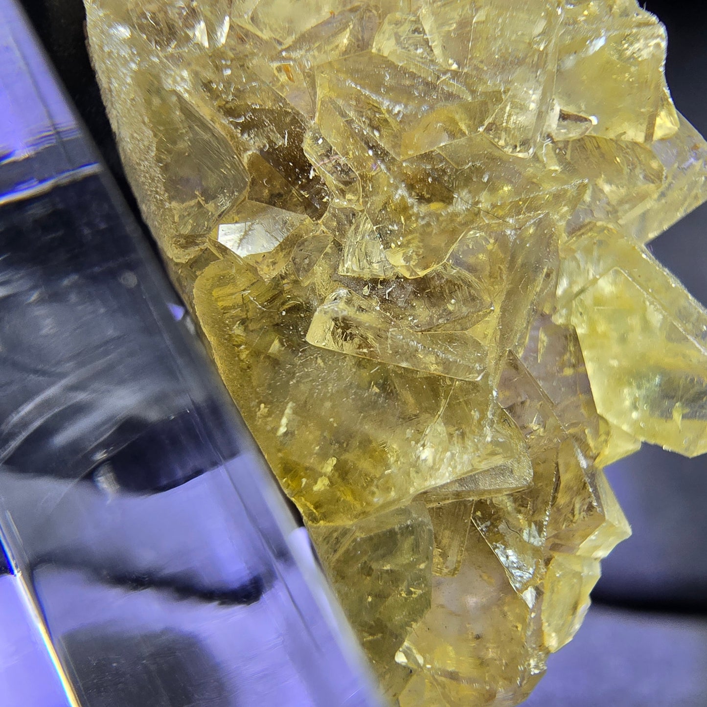 Sehr klare Fluorit Würfel Stufe gelb 37*19*10mm Okorusu, Namibia Sammlung