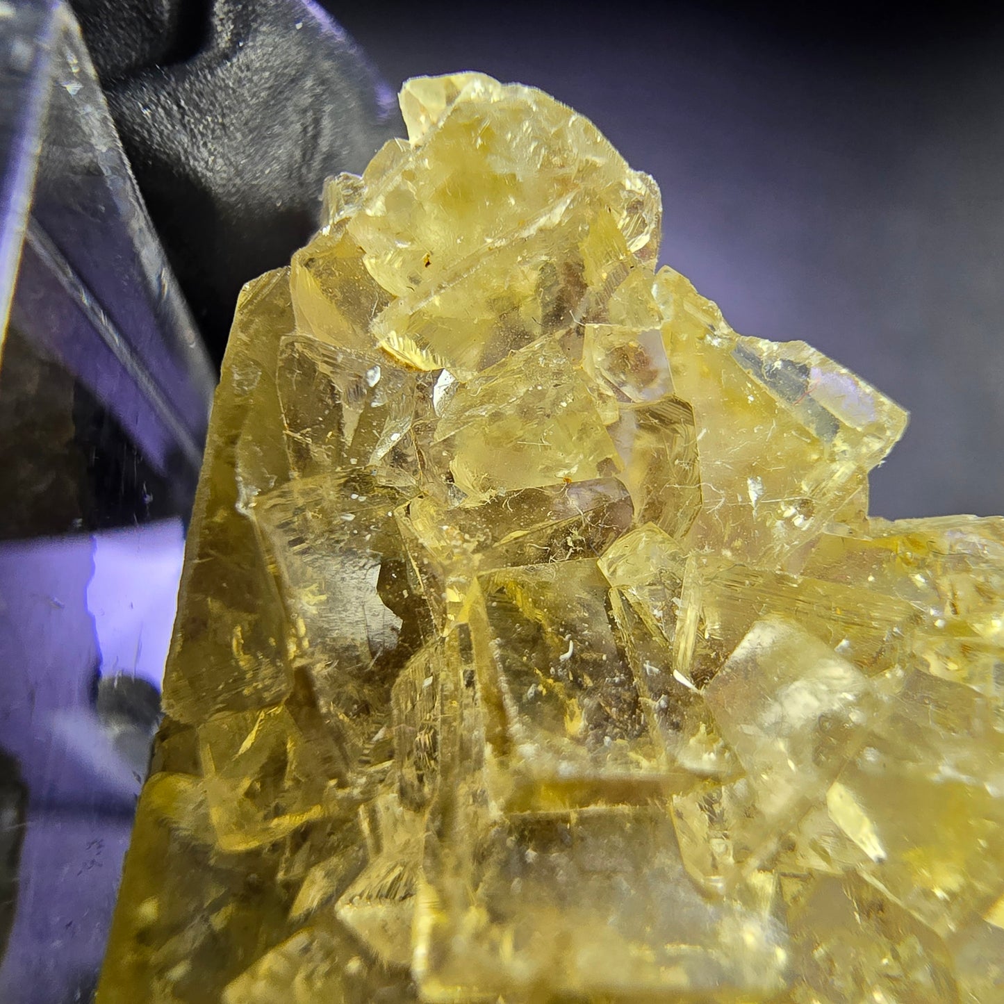 Sehr klare Fluorit Würfel Stufe gelb 37*19*10mm Okorusu, Namibia Sammlung