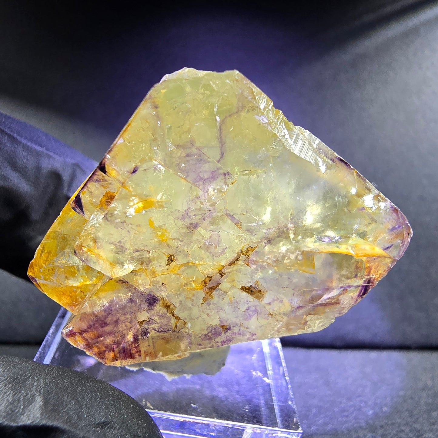 Klarer Phantom Honey Pocket Fluorit Würfel gelb lila 30*28*19mm Okorusu, Namibia