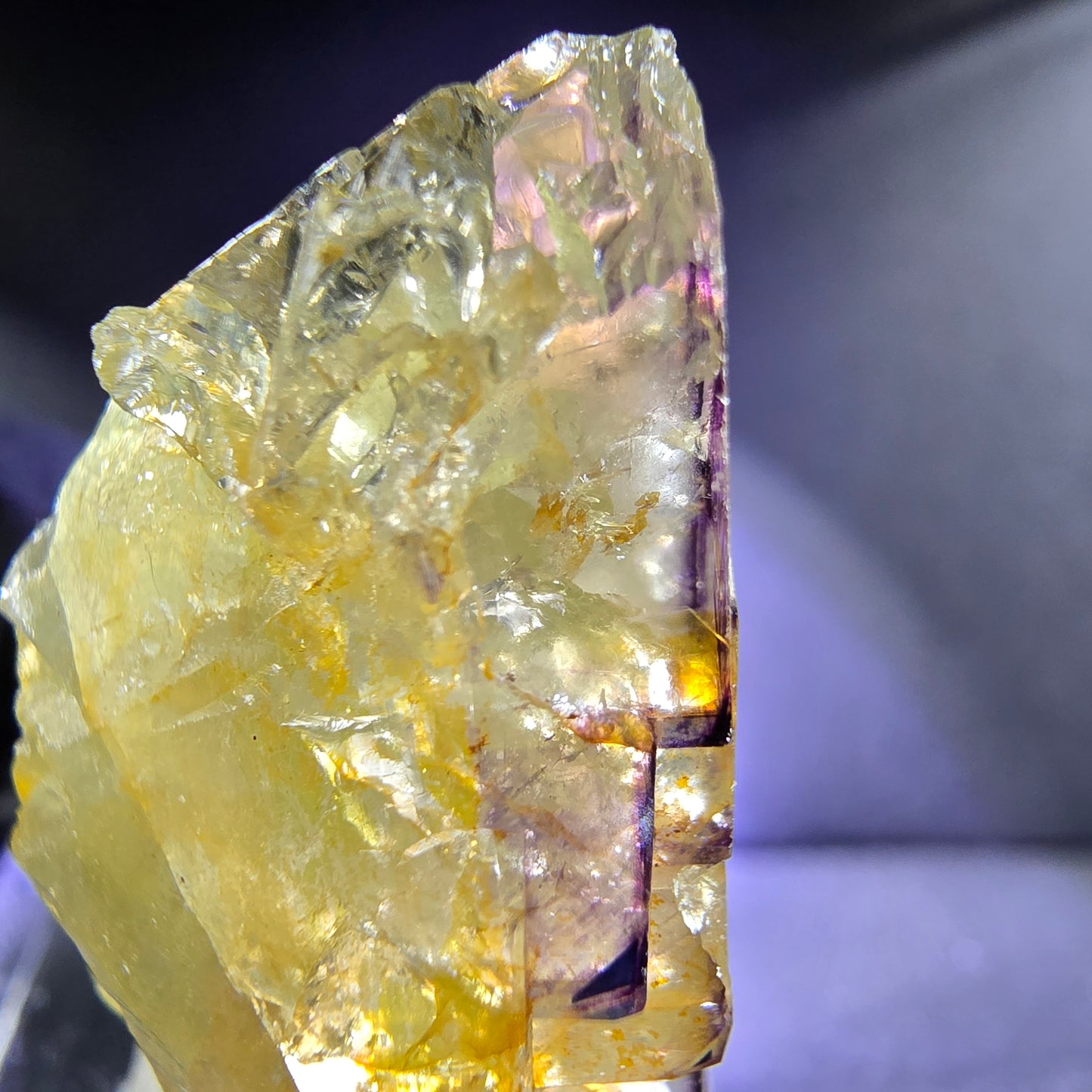 Klarer Phantom Honey Pocket Fluorit Würfel gelb lila 30*28*19mm Okorusu, Namibia