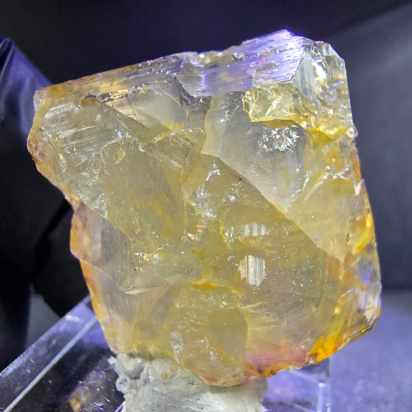 Klarer Phantom Honey Pocket Fluorit Würfel gelb lila 30*28*19mm Okorusu, Namibia