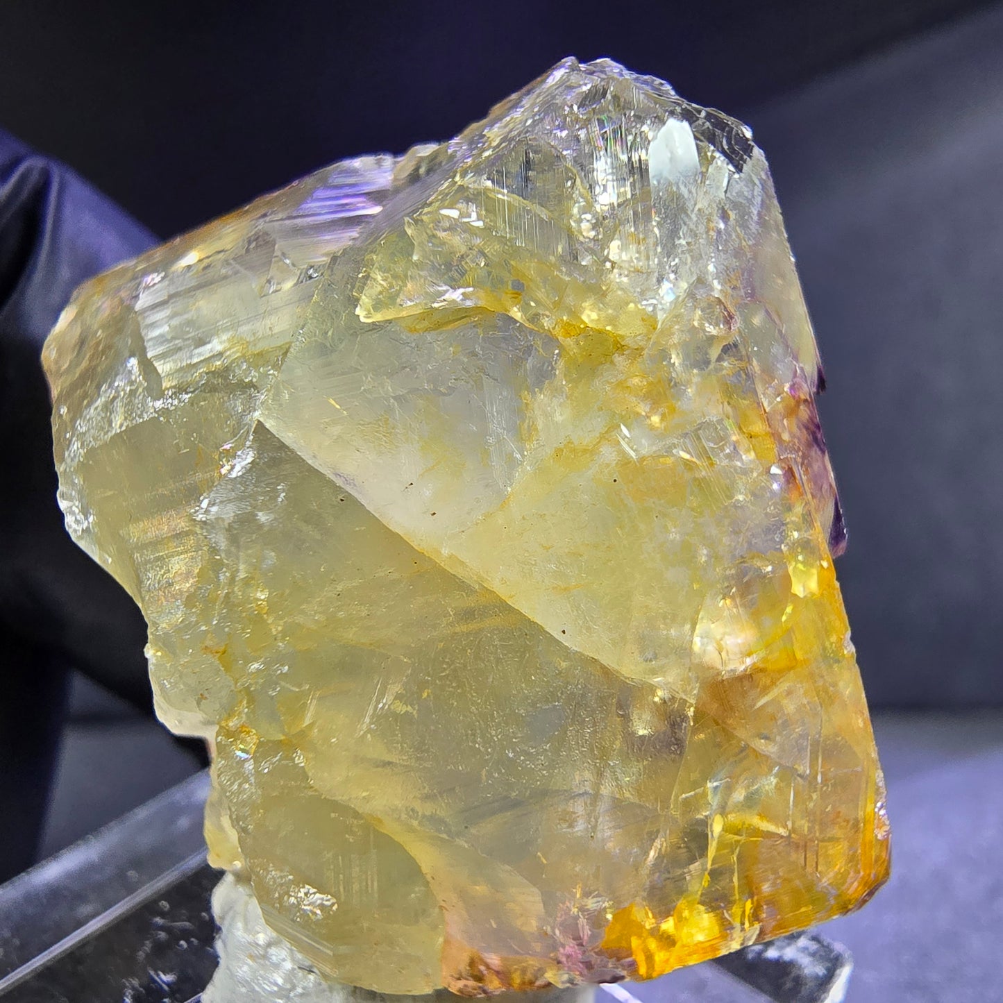 Klarer Phantom Honey Pocket Fluorit Würfel gelb lila 30*28*19mm Okorusu, Namibia