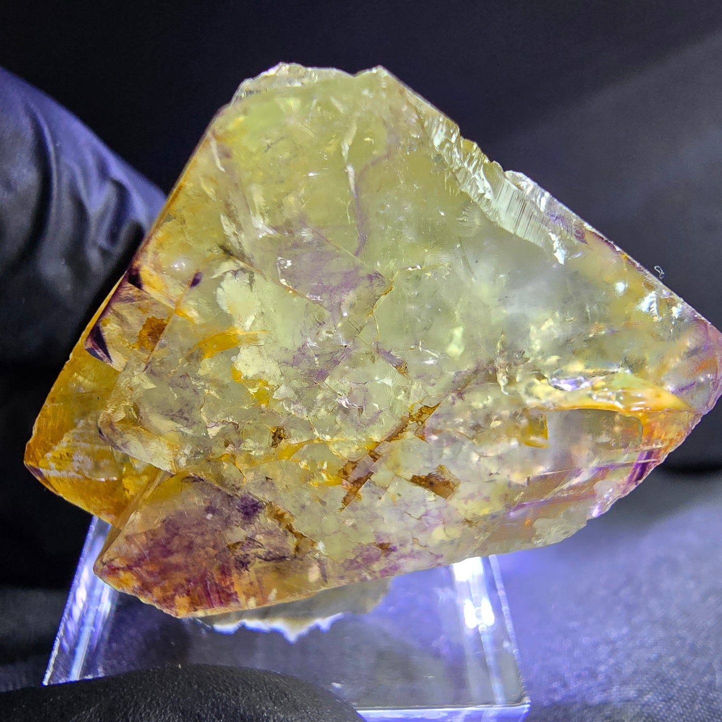Klarer Phantom Honey Pocket Fluorit Würfel gelb lila 30*28*19mm Okorusu, Namibia