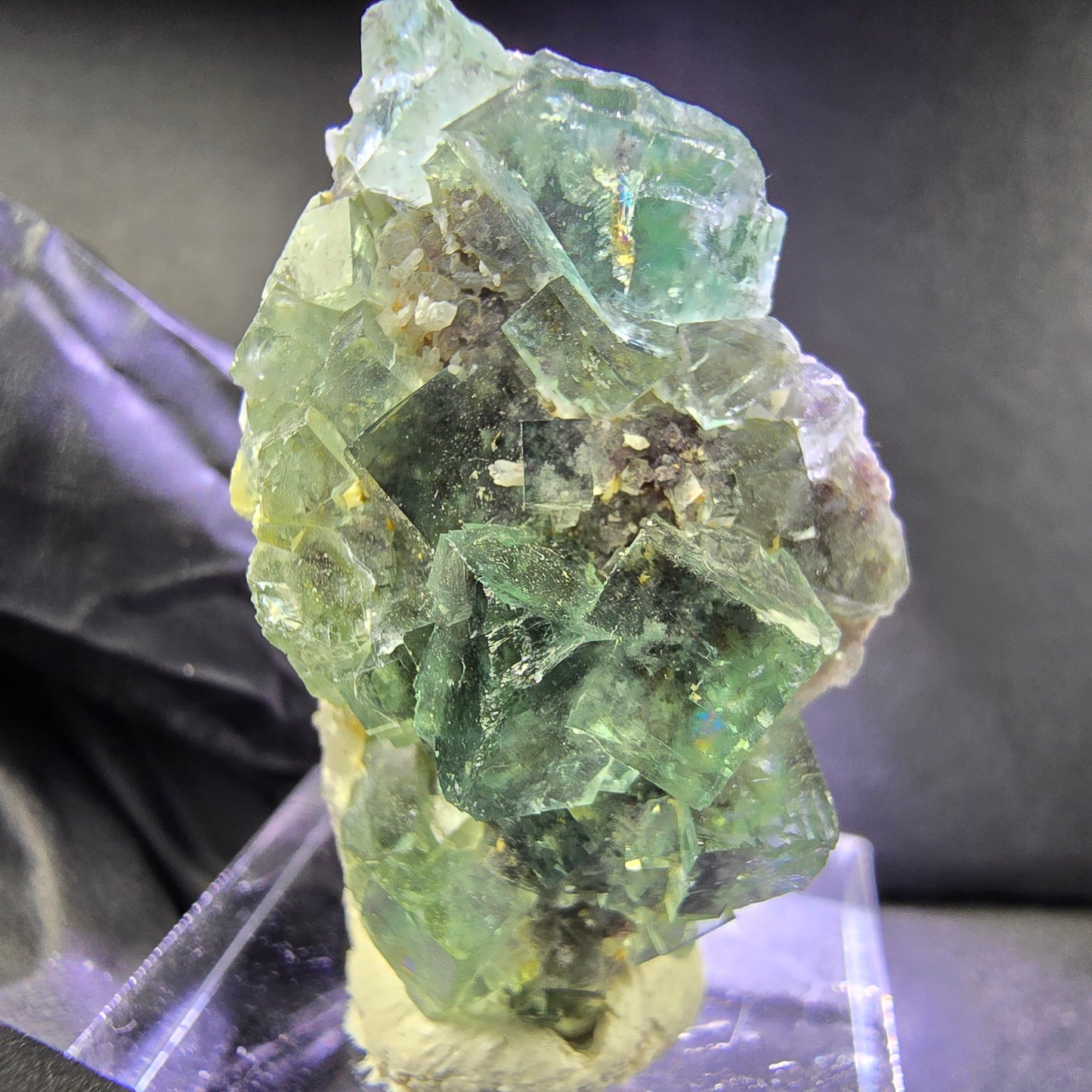 Sehr klare Zonare Fluorit XX Würfel Stufe grün lila 36*22*16mm Okorusu, Namibia