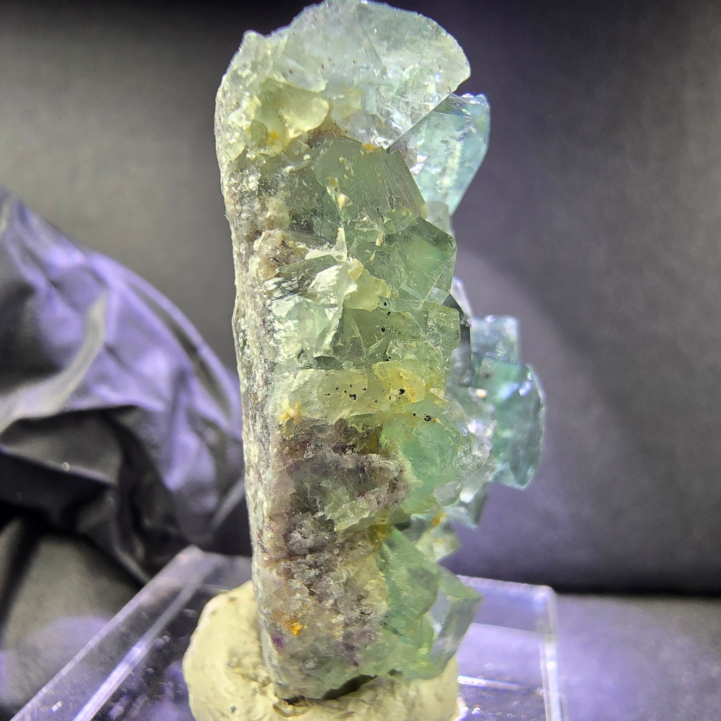 Sehr klare Zonare Fluorit XX Würfel Stufe grün lila 36*22*16mm Okorusu, Namibia