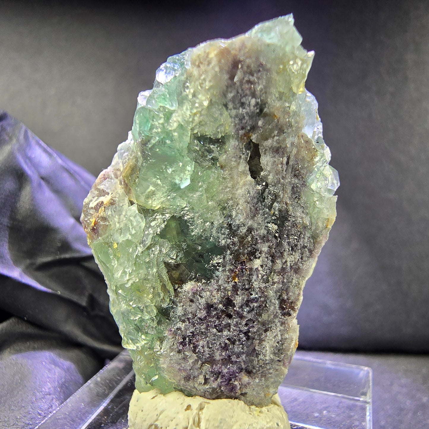 Sehr klare Zonare Fluorit XX Würfel Stufe grün lila 36*22*16mm Okorusu, Namibia
