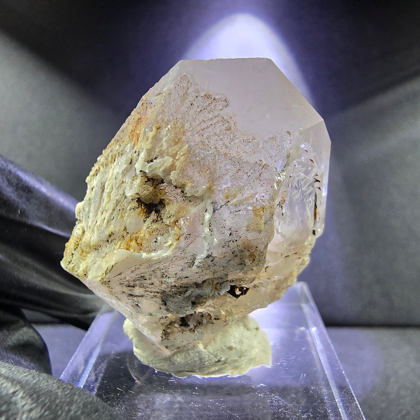 Belle pointe de quartz en cristal de sceptre de quartz fumé 32 * 27 * 20 mm de Goboboseb Namibie