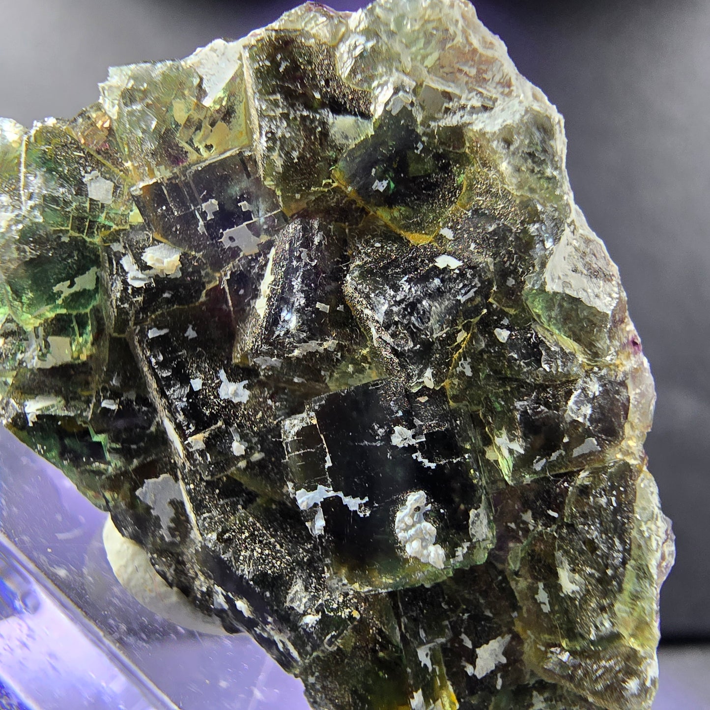 Seltene Phantom Fluorit XX Würfel Stufe grün lila 32*30*7mm aus Okorusu, Namibia