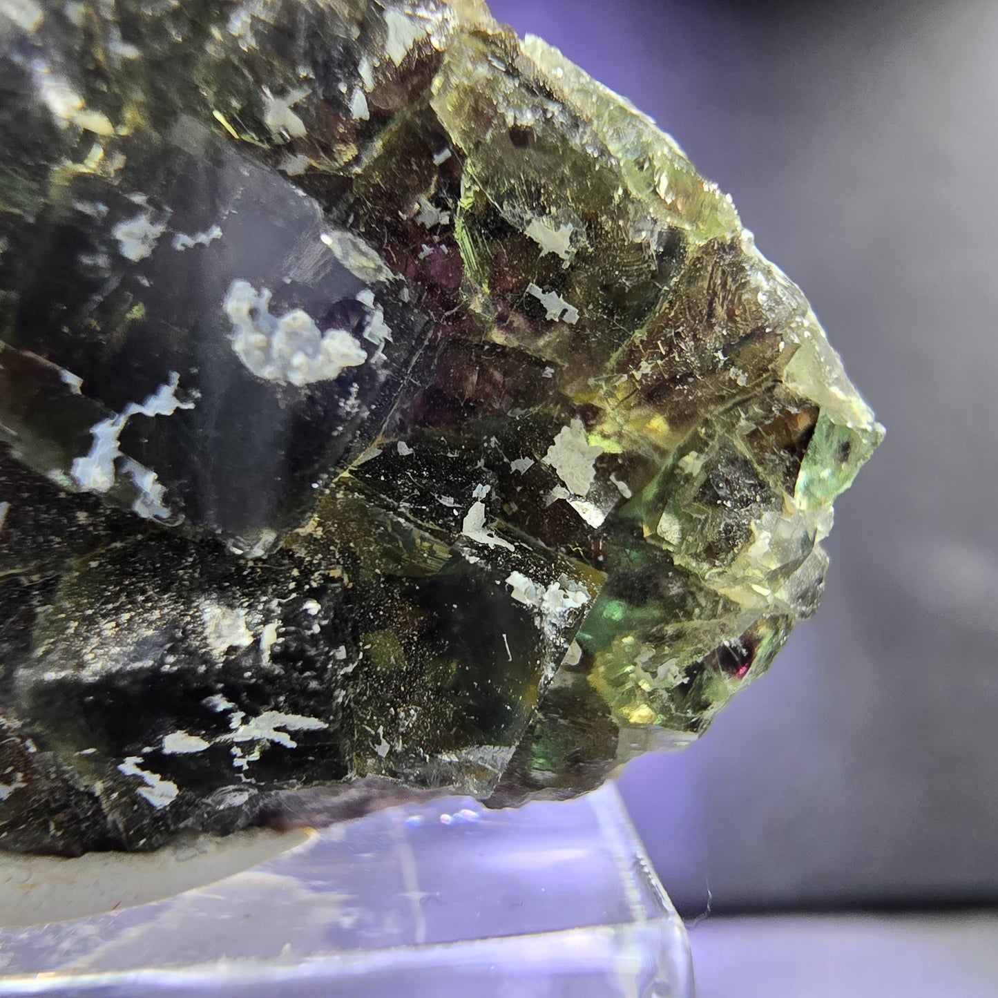 Seltene Phantom Fluorit XX Würfel Stufe grün lila 32*30*7mm aus Okorusu, Namibia