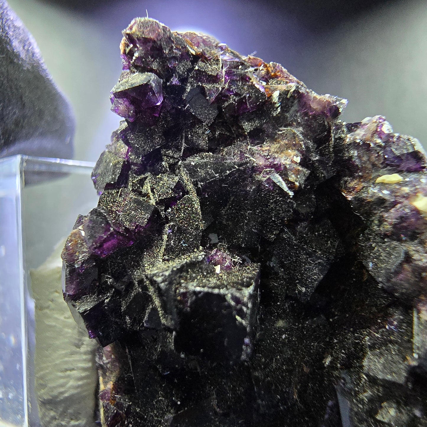 Seltene Fluorit Würfel Stufe lila 43*34*20mm Okorusu, Namibia Mineraliensammlung