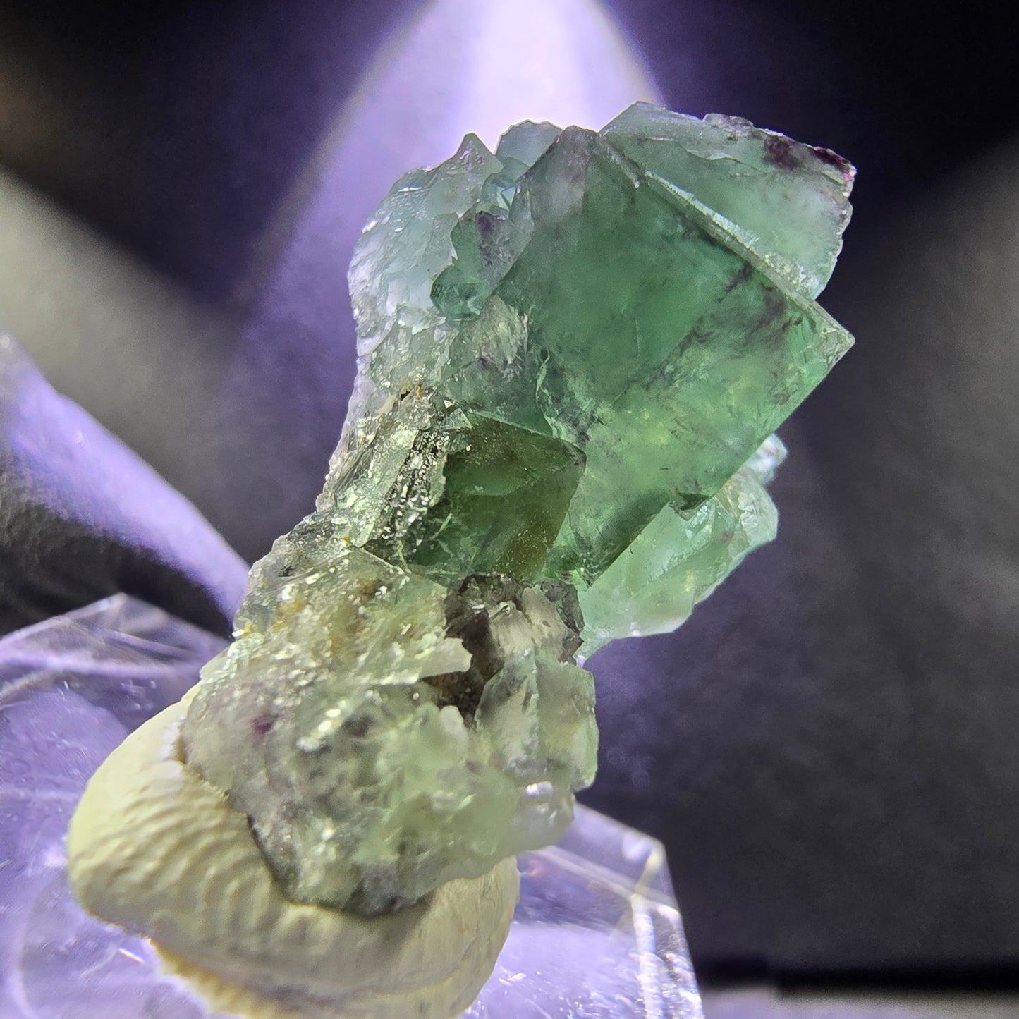 Seltene Zonare Fluorit XX Würfel Stufe grün lila 28*17*13mm aus Okorusu, Namibia