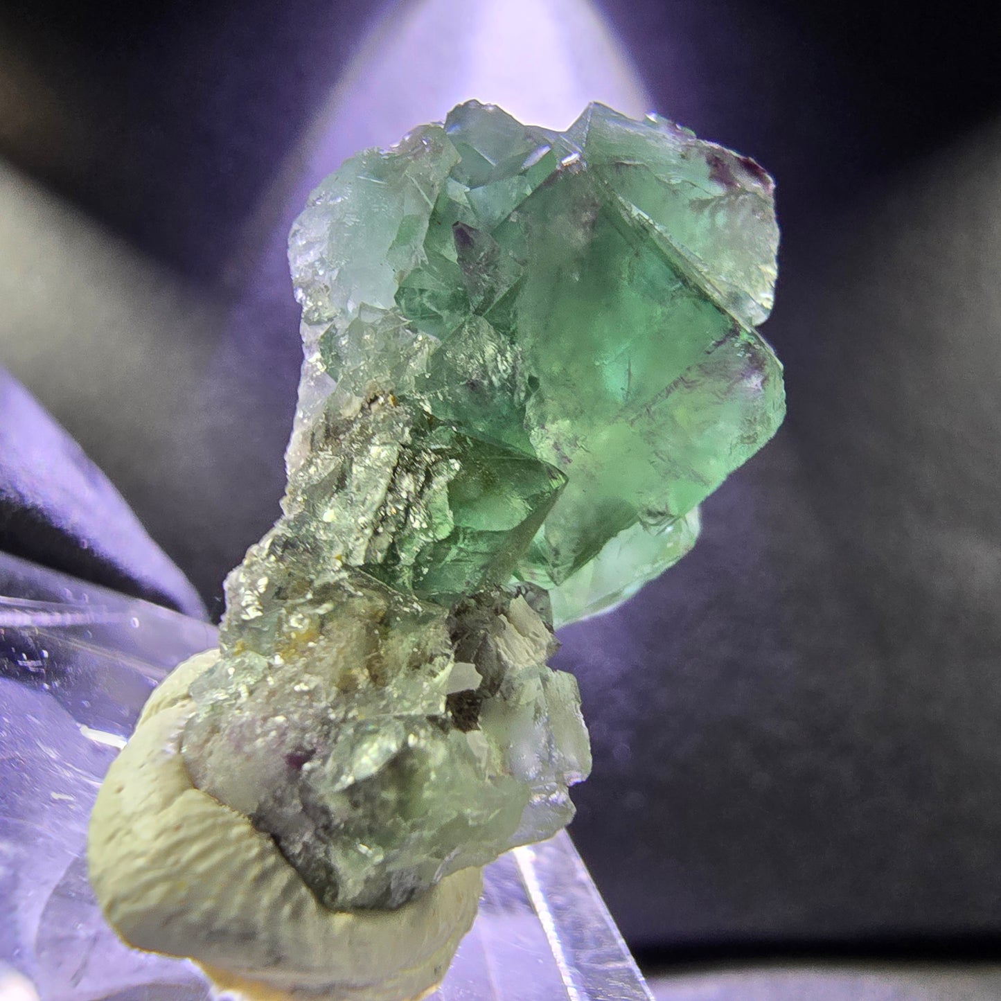 Seltene Zonare Fluorit XX Würfel Stufe grün lila 28*17*13mm aus Okorusu, Namibia