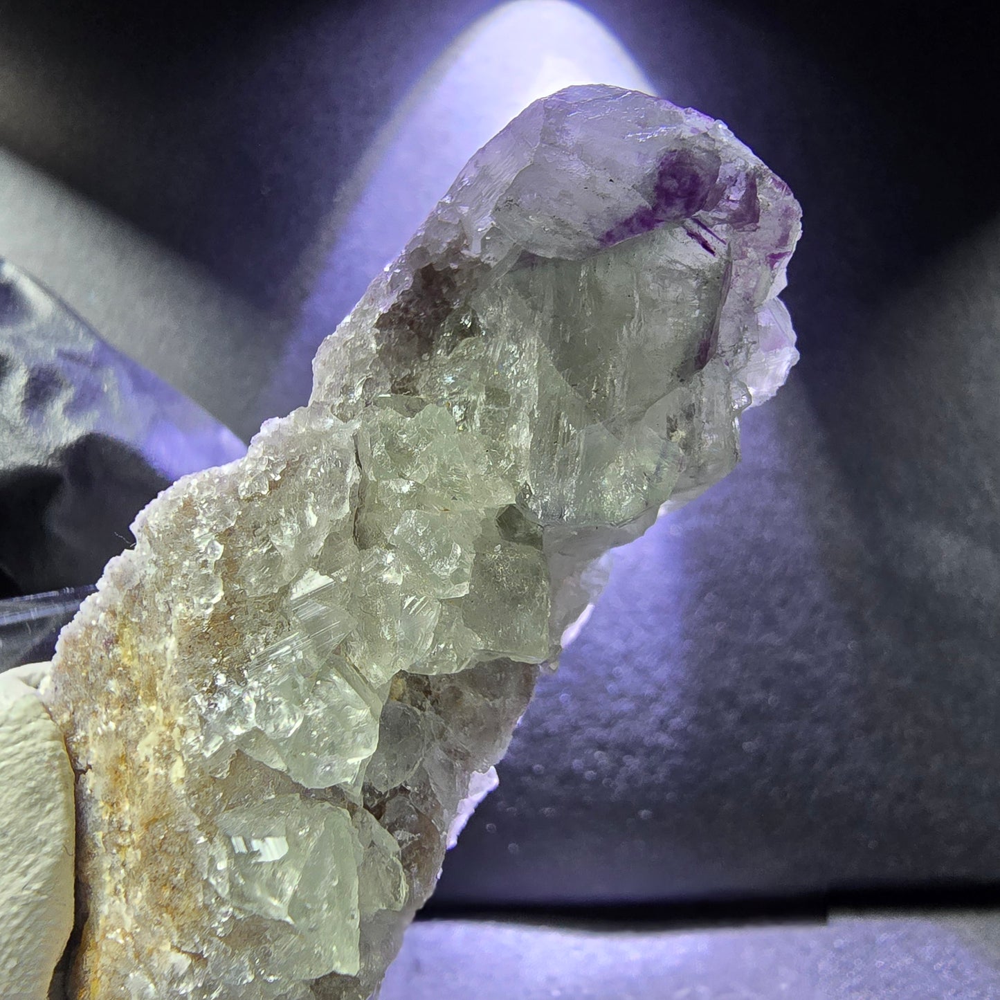 Seltene Zonare Fluorit XX Würfel Stufe grün lila 56*24*11mm aus Okorusu, Namibia