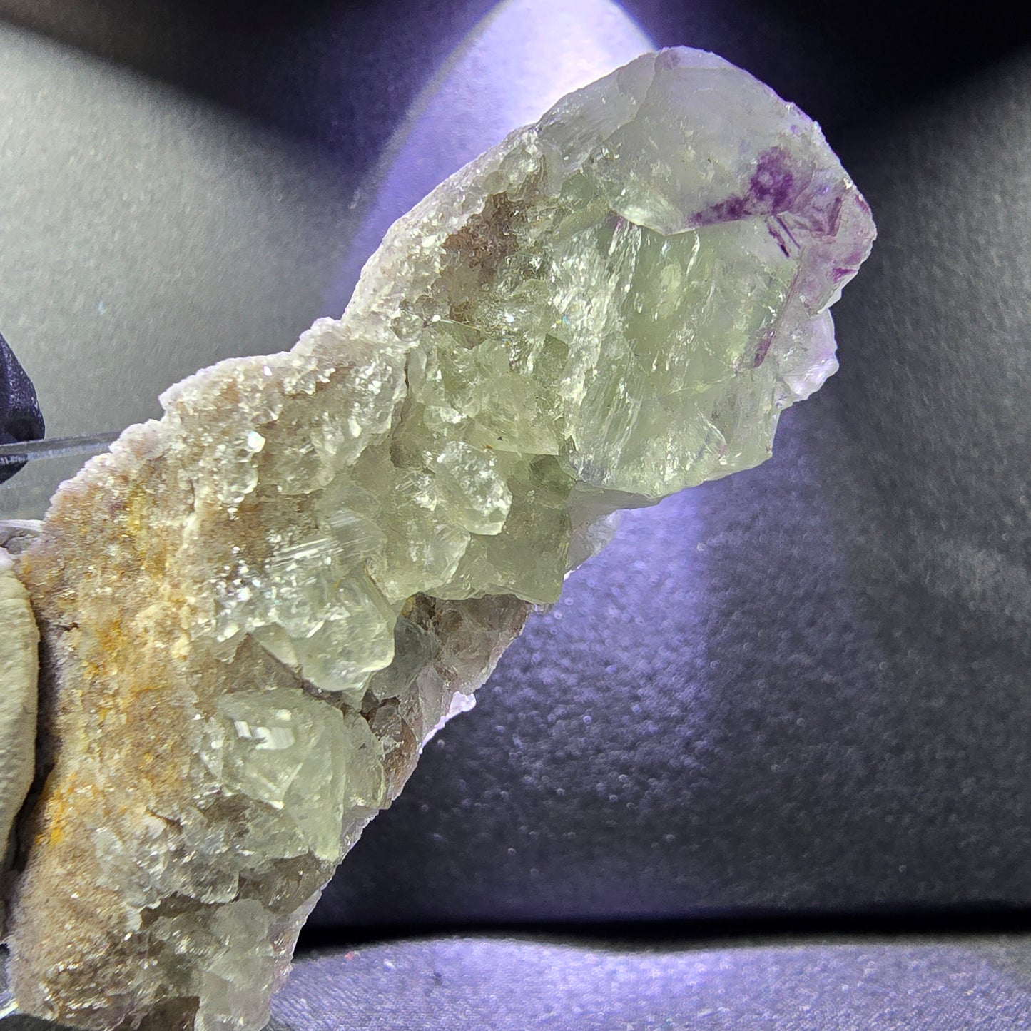 Seltene Zonare Fluorit XX Würfel Stufe grün lila 56*24*11mm aus Okorusu, Namibia