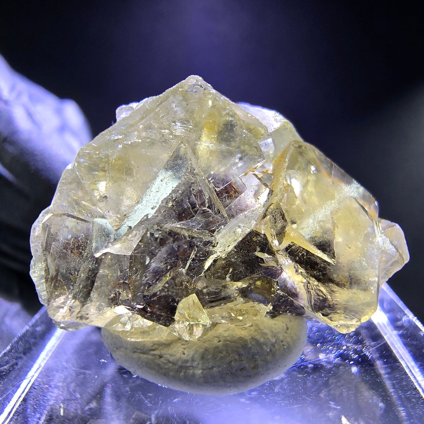 Seltene Honey Pocket Phantom Fluorit XX Würfel Stufe 25*17*15mm Okorusu, Namibia