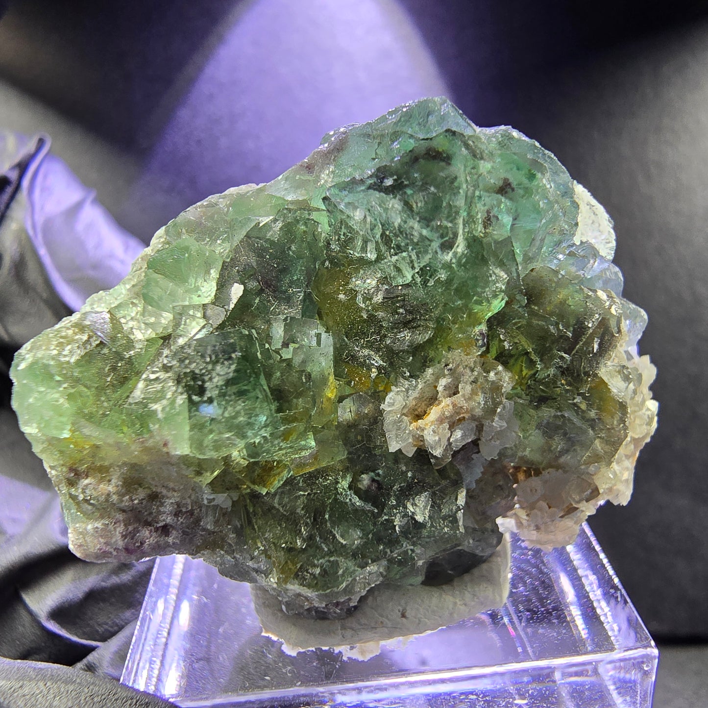 Seltene Fluorit XX Würfel Stufe grün mit Einschlüssen 36*28*13mm Okorusu Namibia