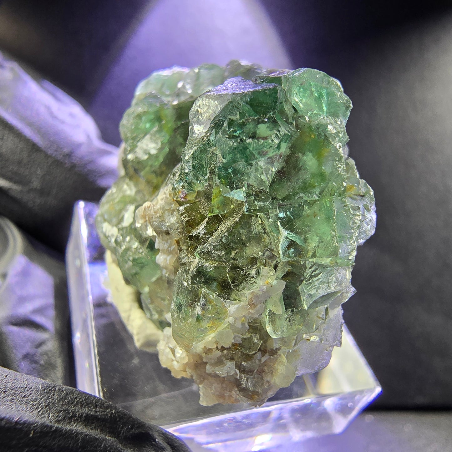 Seltene Fluorit XX Würfel Stufe grün mit Einschlüssen 36*28*13mm Okorusu Namibia