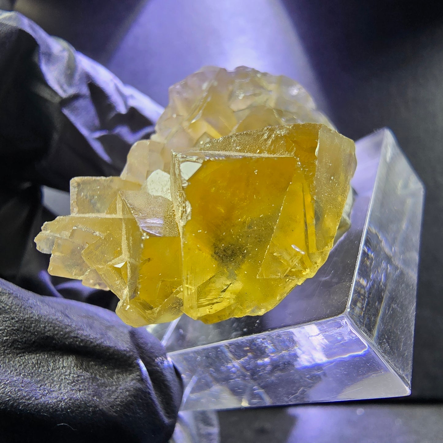 Seltene Honey Pocket Phantom Fluorit XX Würfel Stufe 31*20*19mm Okorusu, Namibia