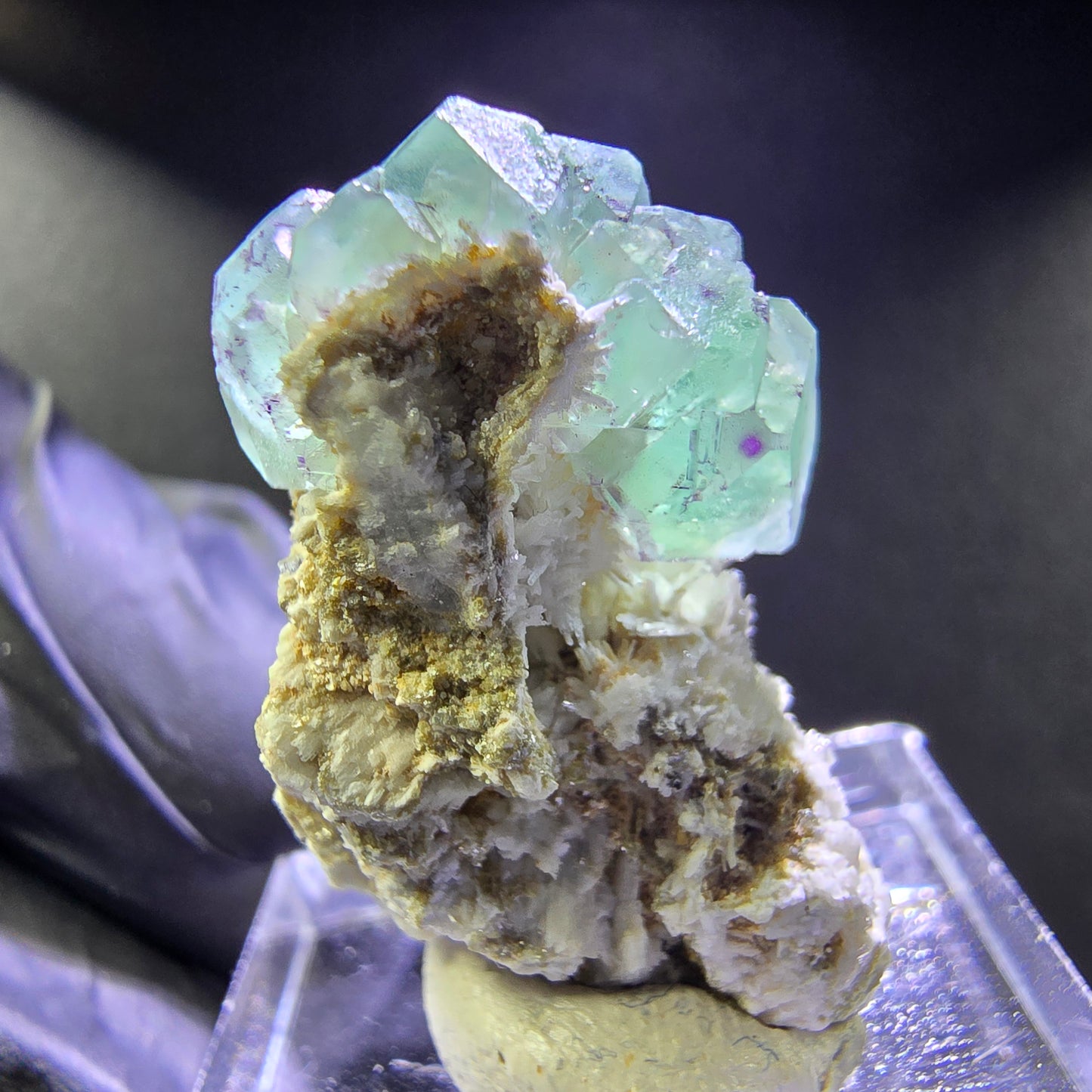 Klare Phantom Fluorit Oktaeder, Muskovit auf Orthoklas 25*18*14mm Erongo Namibia