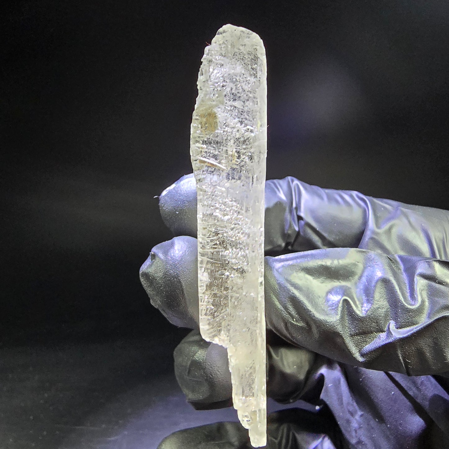 Seltener Kunzit Spodumen Kristall weiß UV Mineral 73*22*13mm Brasilien Sammlung