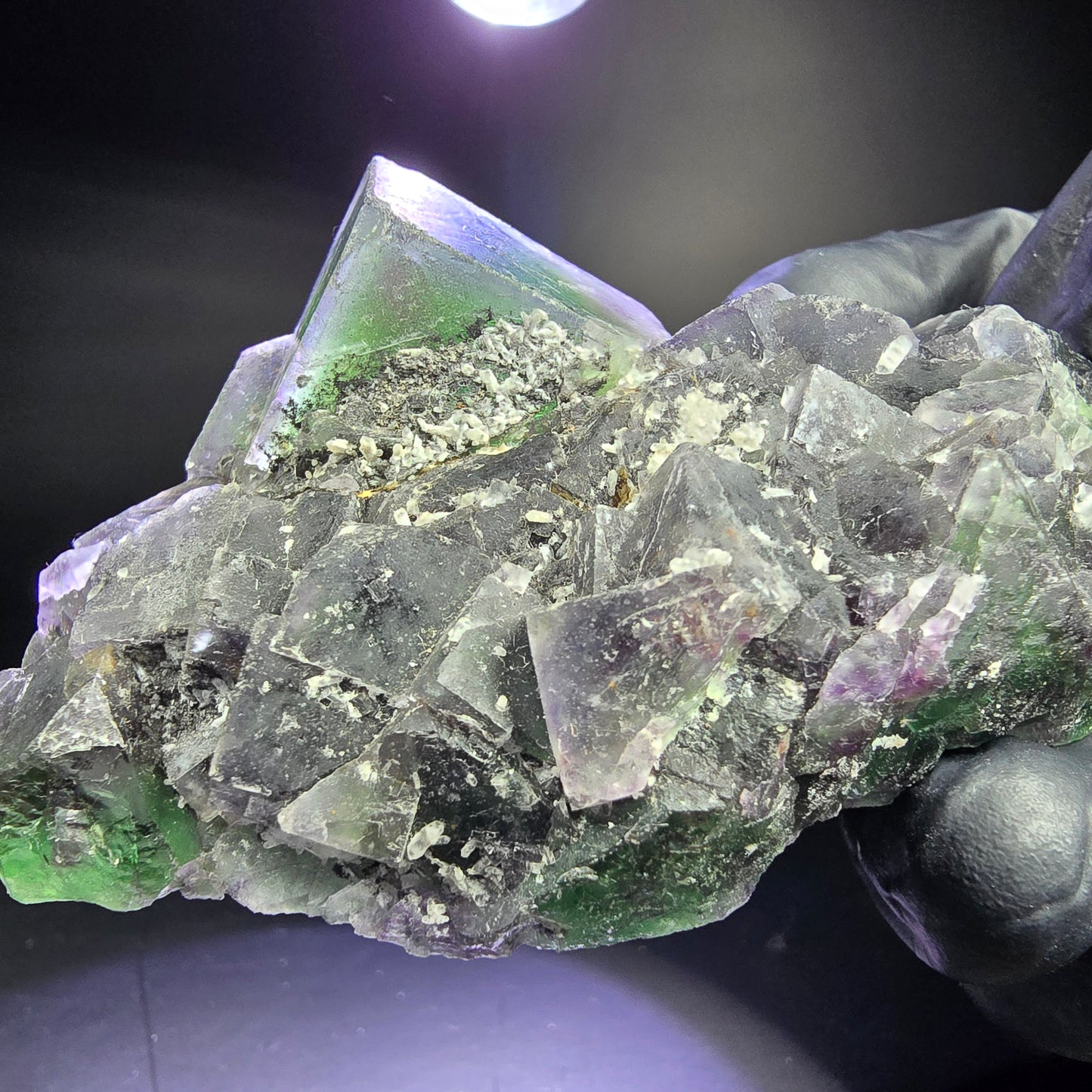 Rare niveau de cube de fluorite fantôme violet vert 86*46*31mm d'Okorusu, Namibie