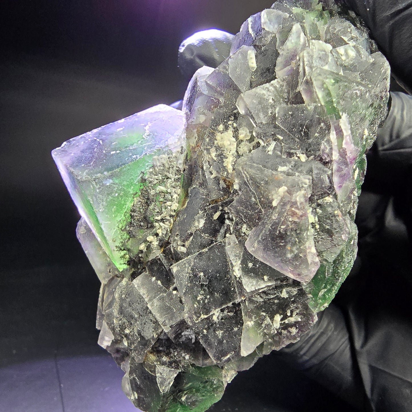 Rare niveau de cube de fluorite fantôme violet vert 86*46*31mm d'Okorusu, Namibie