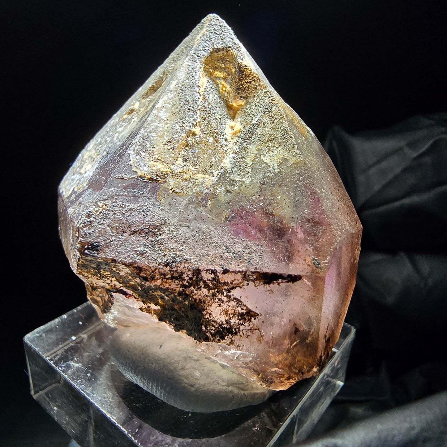 Klare Phantom Amethyst Fensterquarz Spitze 37*34*30mm aus Goboboseb, Namibia