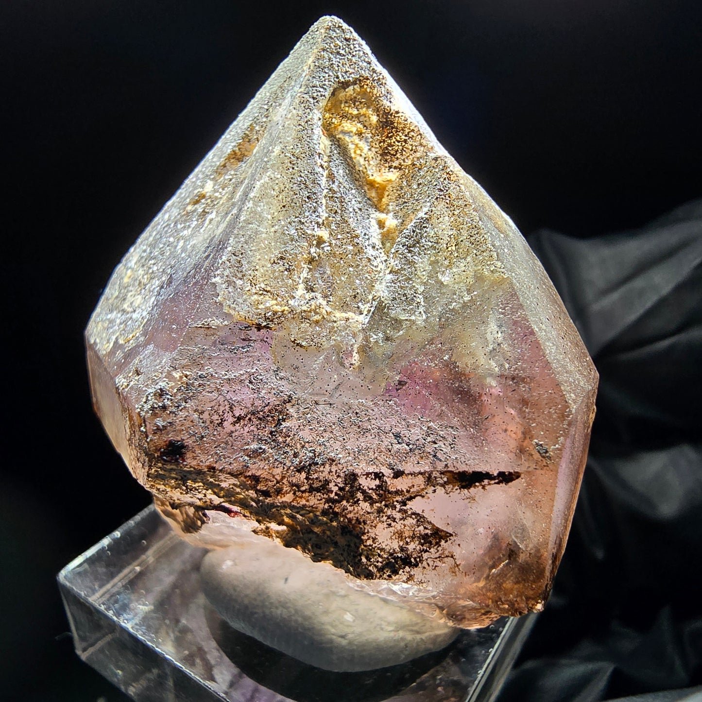 Klare Phantom Amethyst Fensterquarz Spitze 37*34*30mm aus Goboboseb, Namibia
