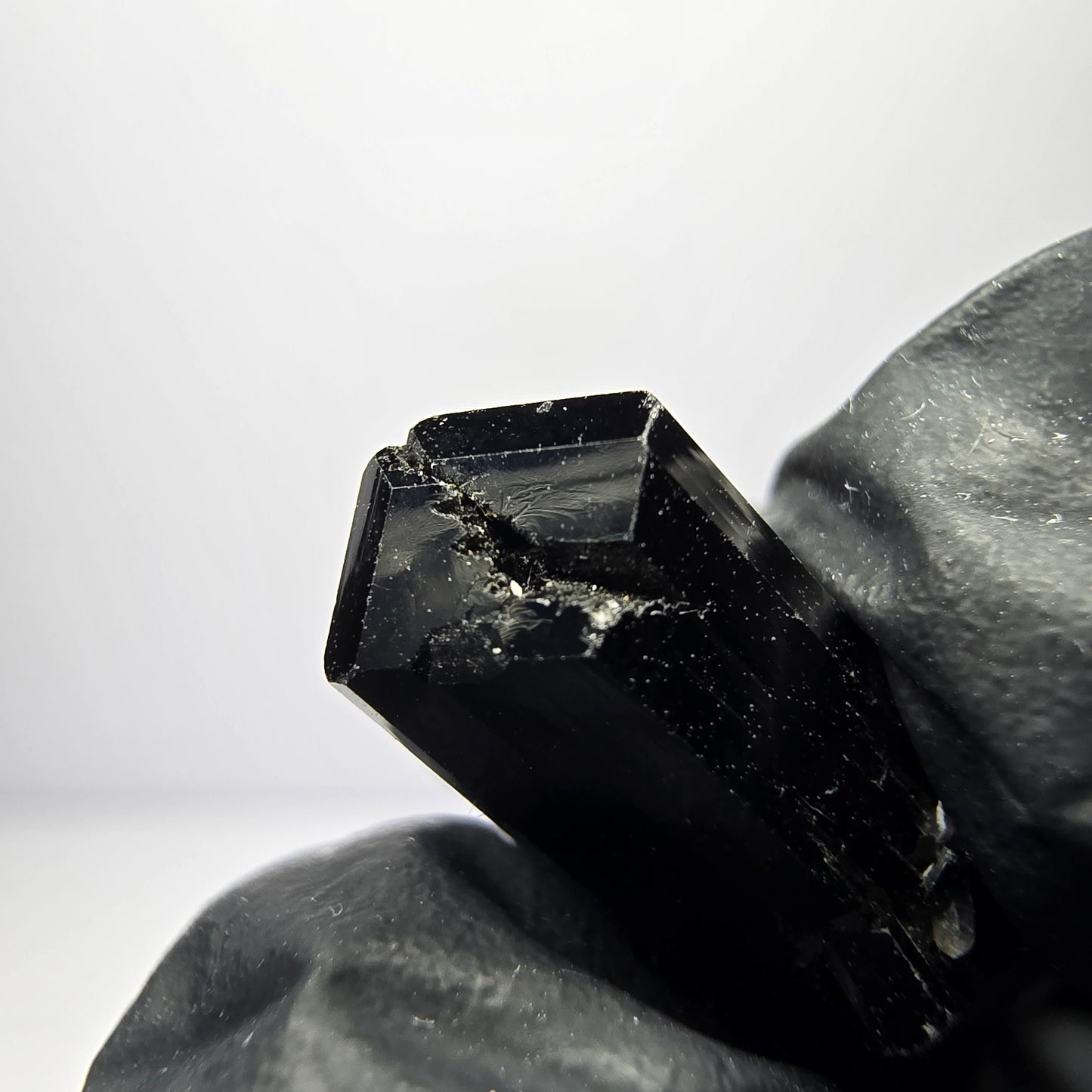 Symmetrische Schörl Turmalin Stufe Erongo, Namibia 17*10*8mm Mineraliensammlung