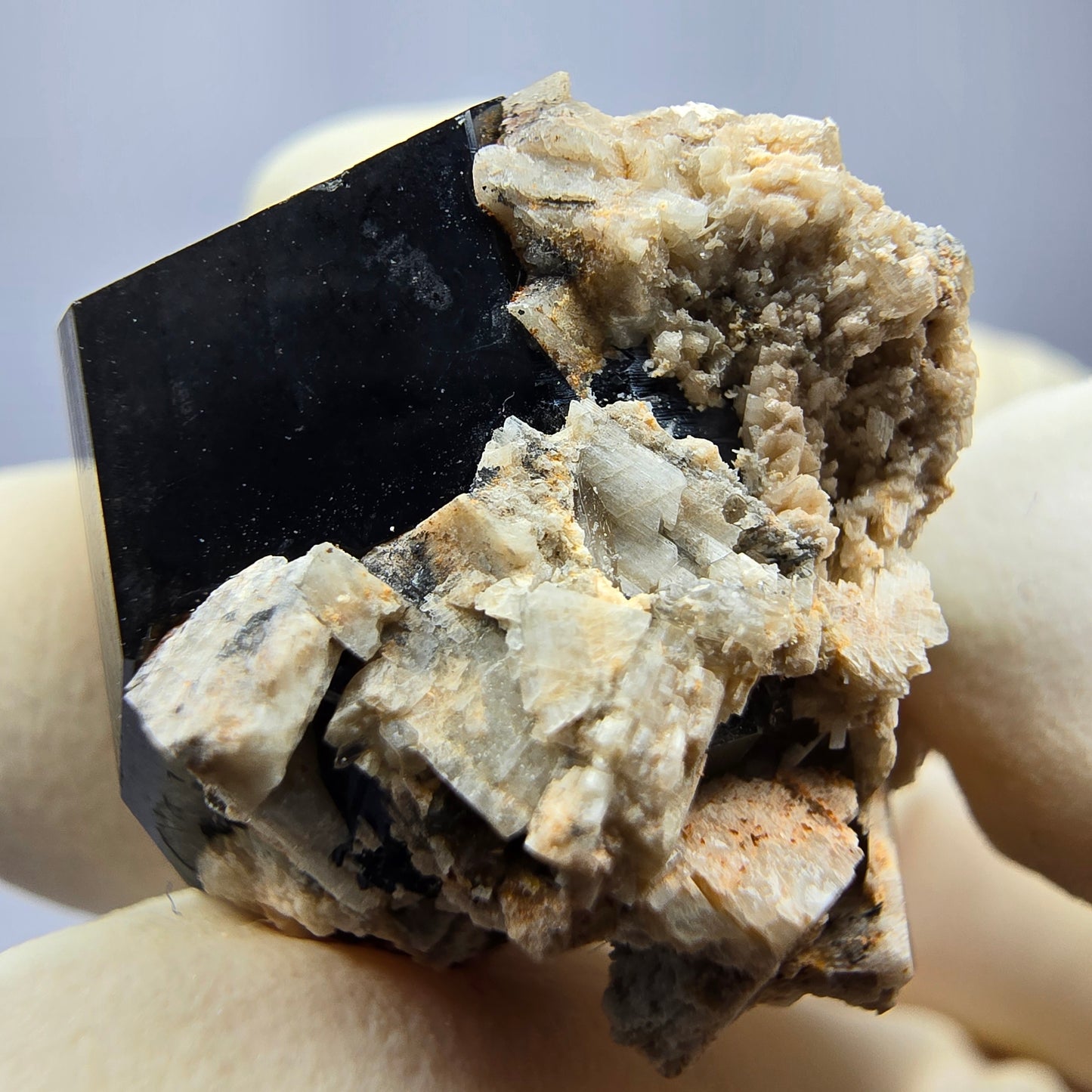 Symm. Schörl Turmalin Orthoklas Hyalit Stufe Erongo, Namibia 24*23*20mm Sammlung