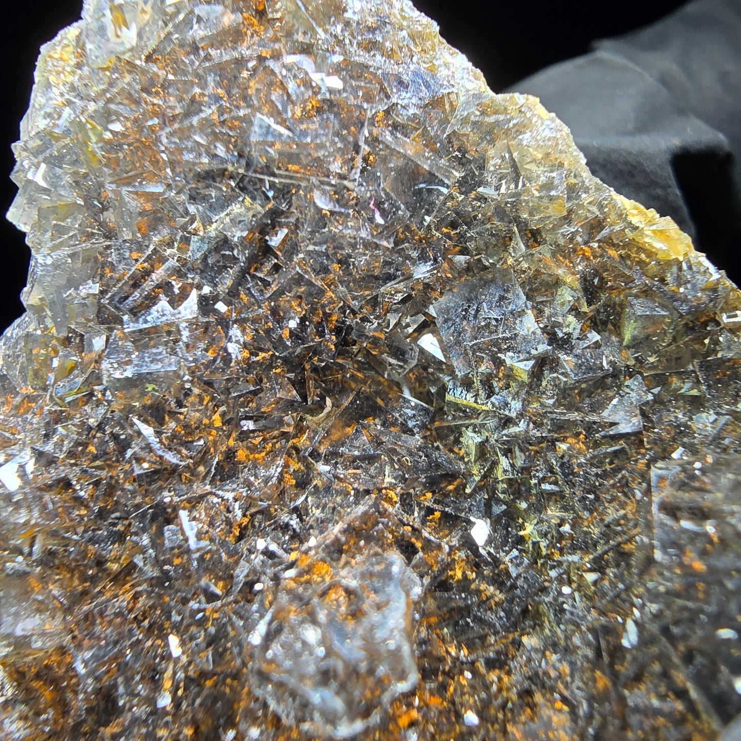 Cube de fluorite Zonar transparent, niveau violet jaune Okorusu, Collection namibie 61*54*17mm