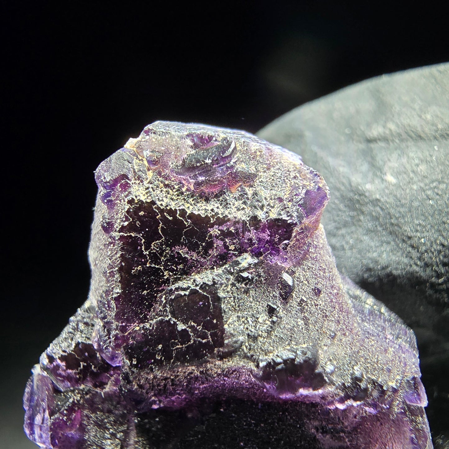 Stade de cube de fluorite fantôme violet Okorusu, namibie 23*22*9mm collection minérale