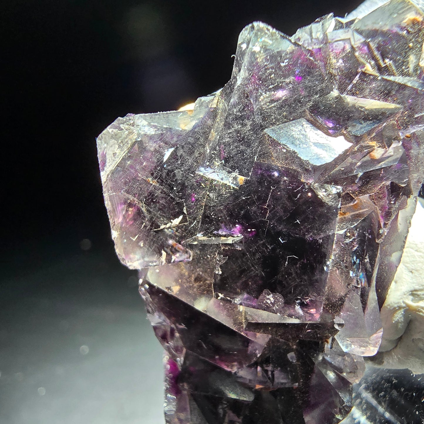 Stade de cube de fluorite fantôme violet Okorusu namibie 47*23*12mm collection minérale