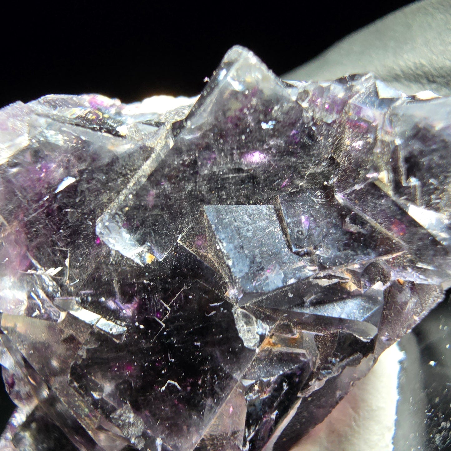 Stade de cube de fluorite fantôme violet Okorusu namibie 47*23*12mm collection minérale