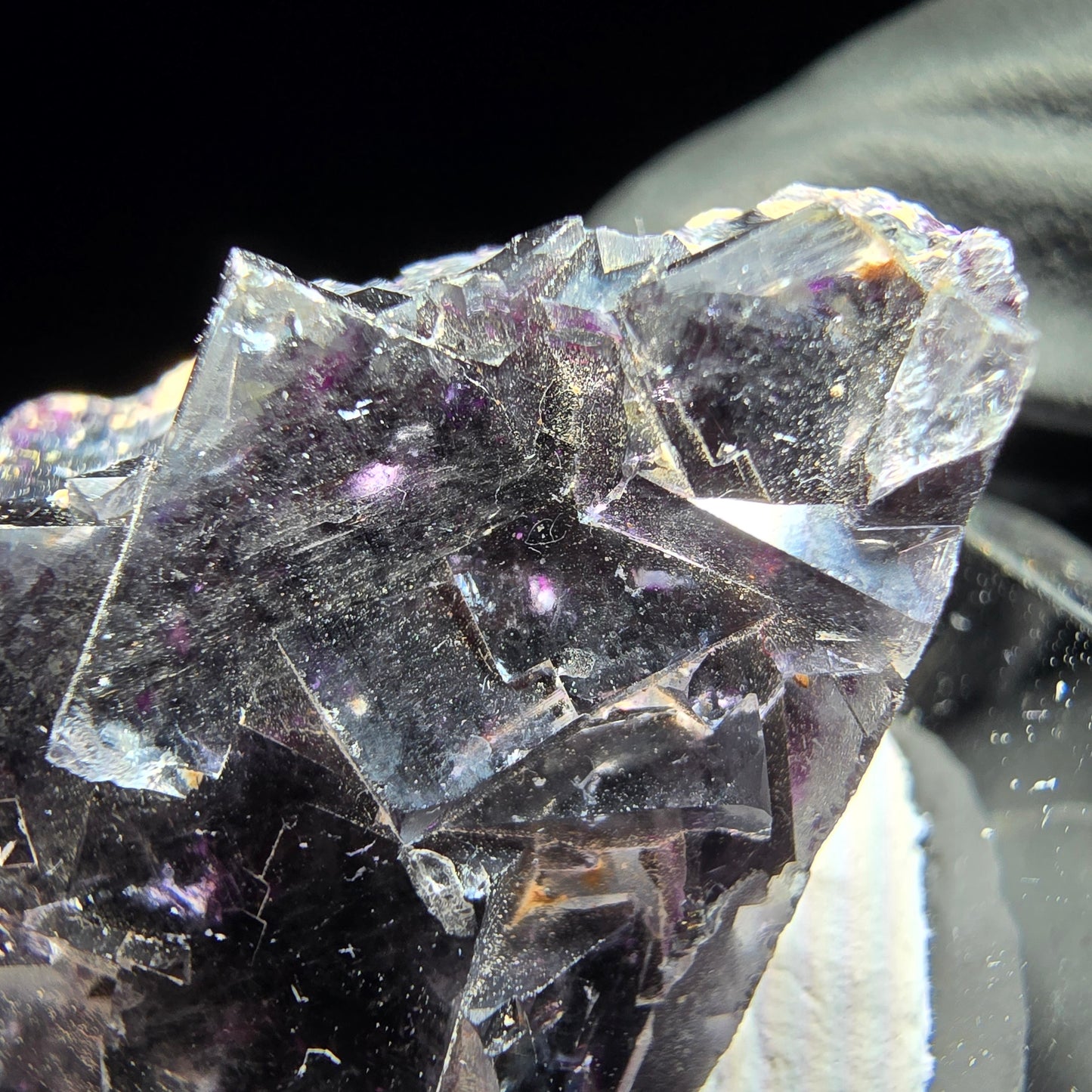 Stade de cube de fluorite fantôme violet Okorusu namibie 47*23*12mm collection minérale