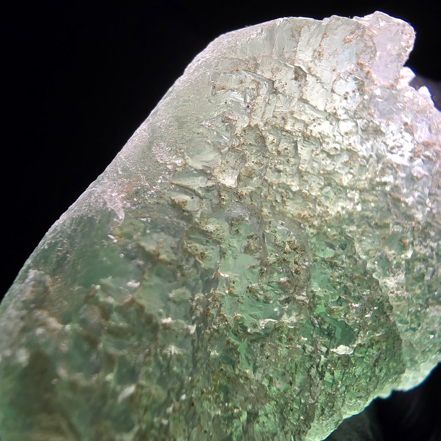 Étape de cube de fluorite très claire (UV), Omehane classée verte, Namibie 48*46*12mm