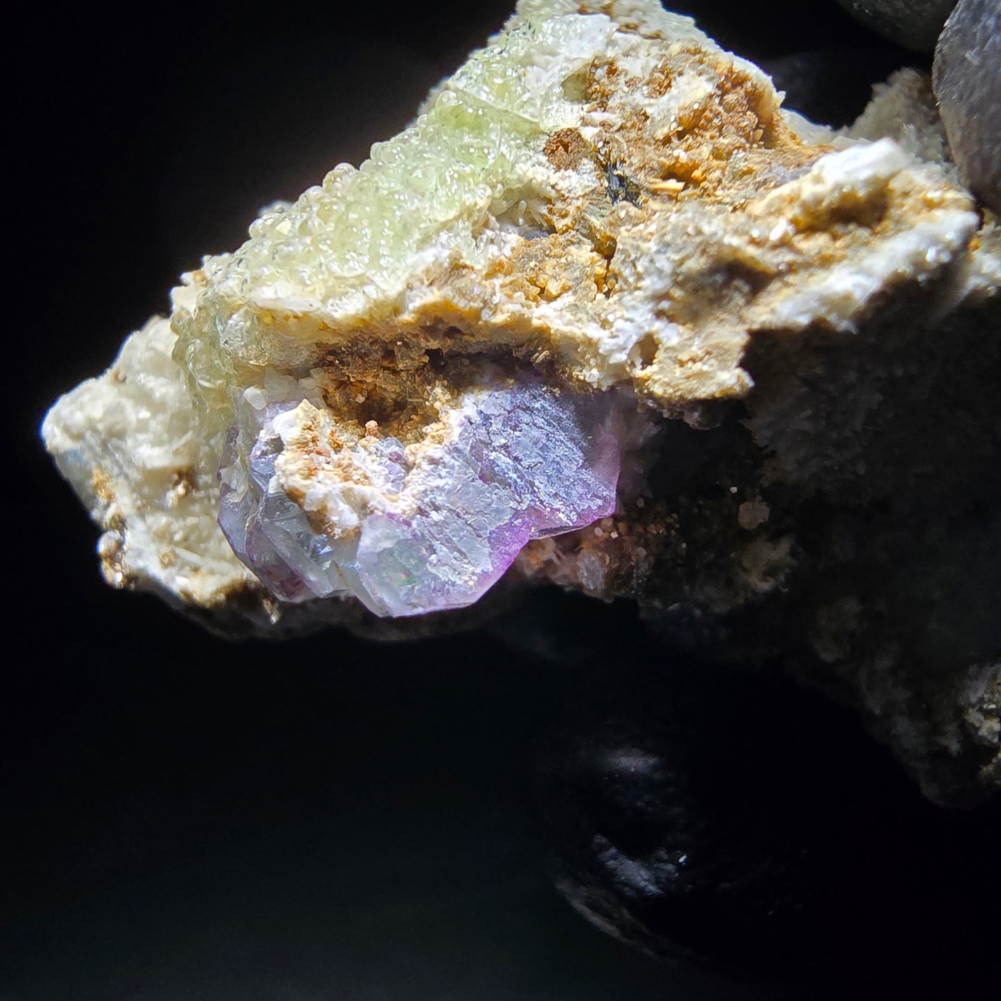 Zonare Fluorit, Muskovit, Hyalit, Orthoklas Stufe Erongo Namibia 58*31*21mm