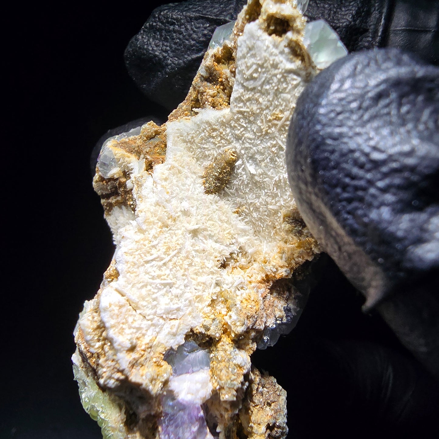 Zonare Fluorit, Muskovit, Hyalit, Orthoklas Stufe Erongo Namibia 58*31*21mm