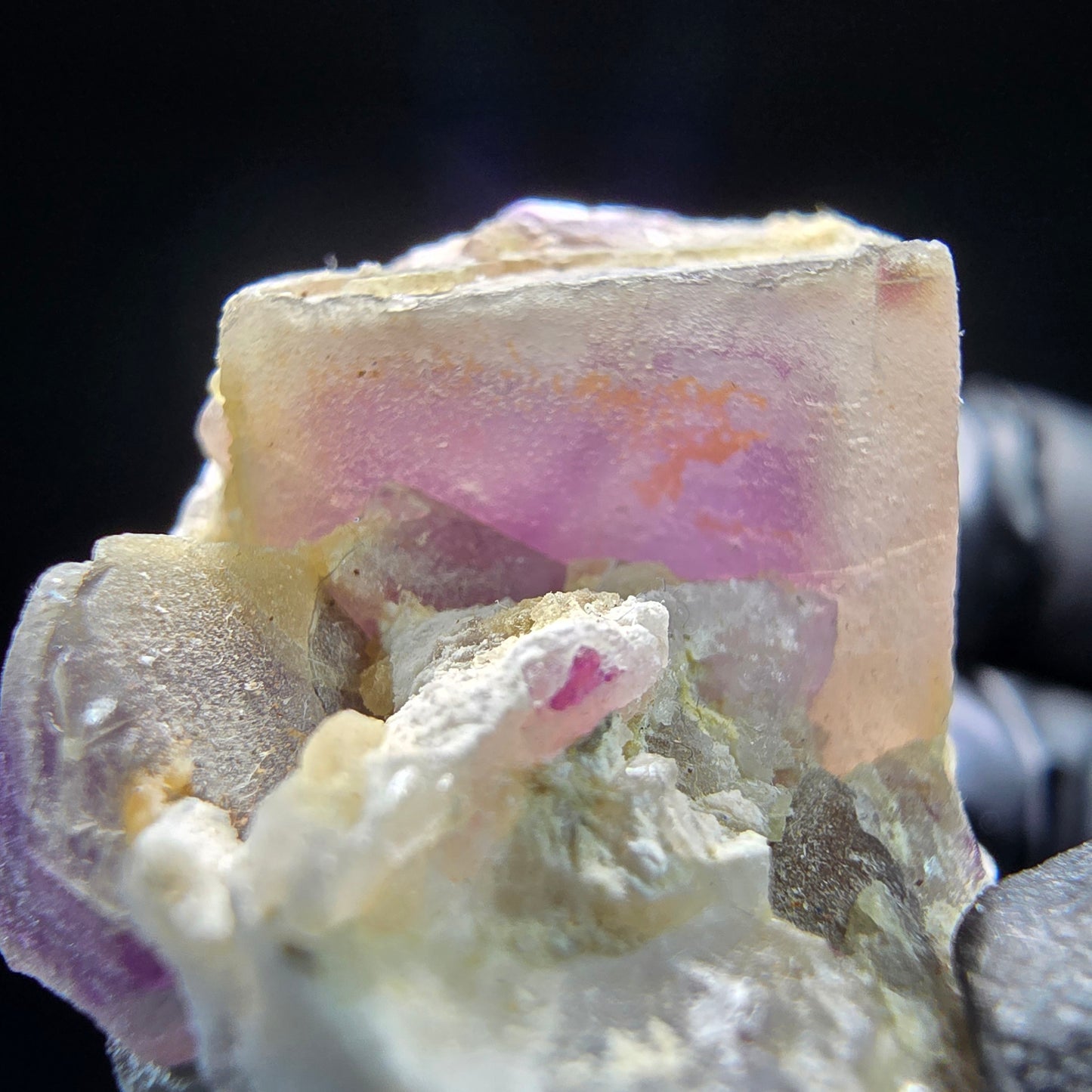 Niveau de cube Phantom Fluorite violet vert Omehane, collection Namibie 40*28*20mm